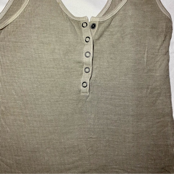 Pale Green Ribbed Tank Top - Picture 3 of 4
